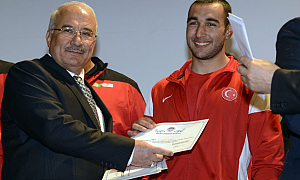 Mersin Büyükşehir Belediyesi'nden sporculara büyük ödül